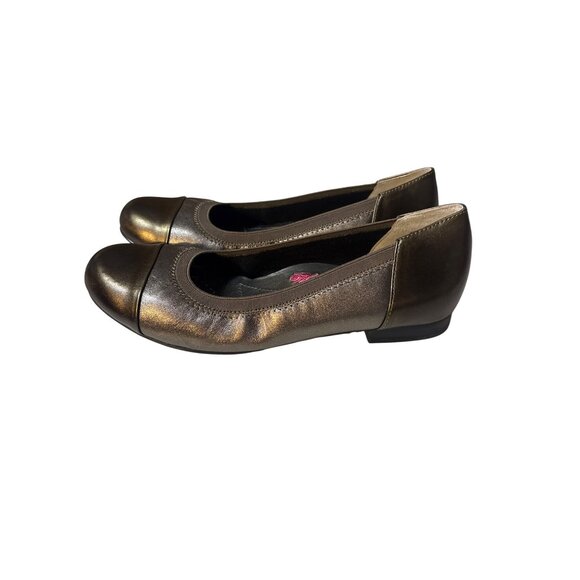 Ros Hommerson Womens Metallic Bronze Leather Ballet Flats Round Toe Size 7 Slip- - Picture 1 of 6